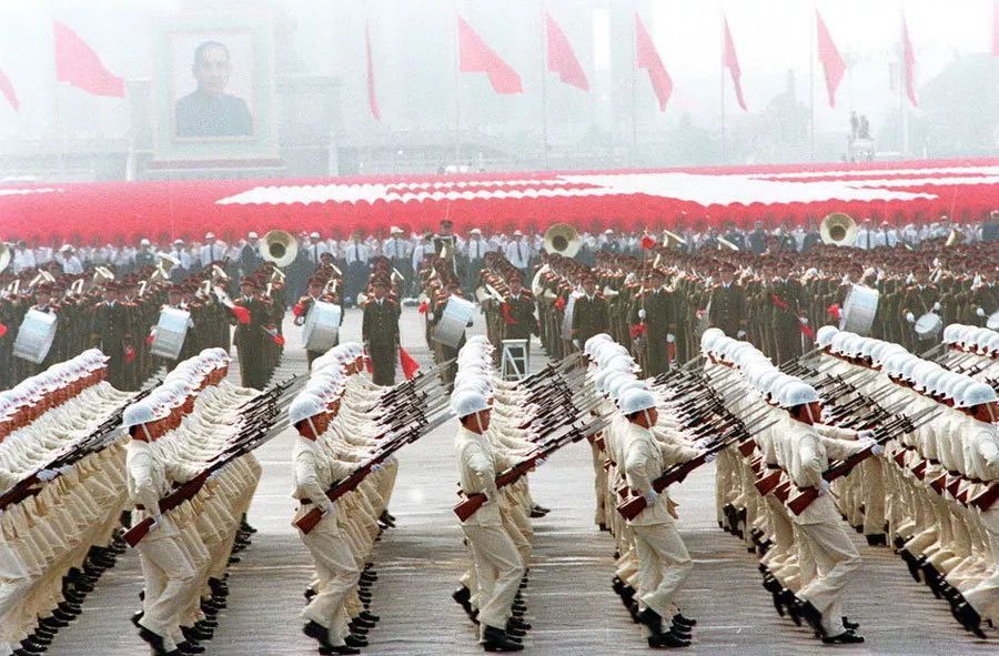 中國閱兵史上的霸氣瞬間，回顧1984年的閱兵盛況，中國閱兵史上的霸氣瞬間，回顧1984年閱兵盛況的震撼瞬間