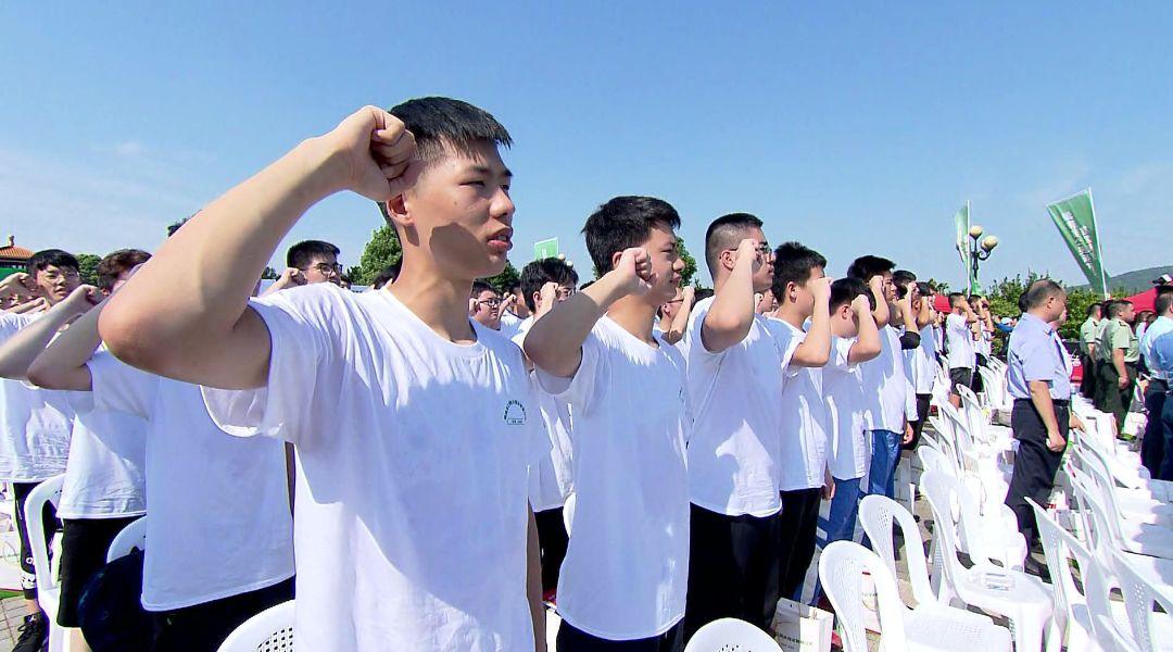 兵役登記證上大學(xué)一定要嗎？詳解兵役登記與大學(xué)入學(xué)要求，關(guān)于兵役登記證與大學(xué)入學(xué)要求的詳解，是否上大學(xué)必須持有兵役登記證？