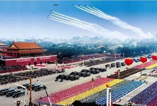 慶祝祖國輝煌，50周年國慶大閱兵高清完整版回顧，慶祝祖國輝煌，國慶大閱兵高清完整版回顧，共襄五十周年慶典盛況