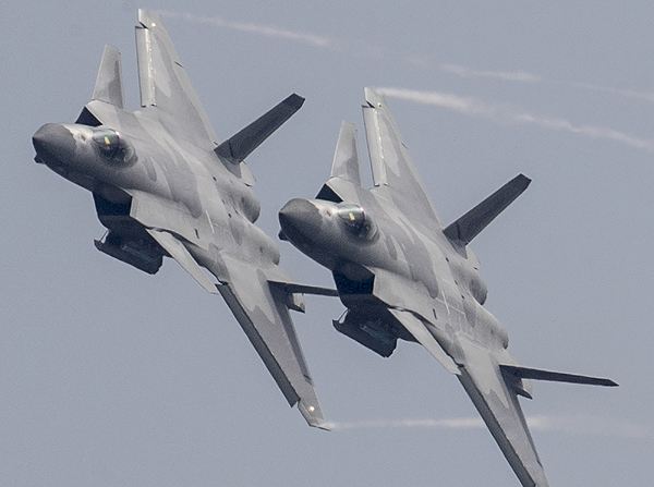 軍事震撼，20架轟炸機傾瀉240枚導(dǎo)彈的力量展示，軍事震撼，20架轟炸機傾瀉導(dǎo)彈力量展示日