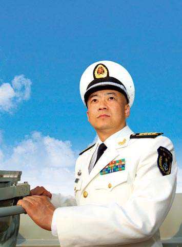 遼寧艦現(xiàn)任艦長——中國海軍力量的新標桿，遼寧艦現(xiàn)任艦長，中國海軍力量的新典范