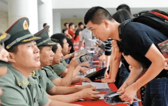 本科畢業(yè)大學生當兵政策2021，機遇與挑戰(zhàn)并存，本科畢業(yè)大學生當兵政策2021，機遇與挑戰(zhàn)并存解析