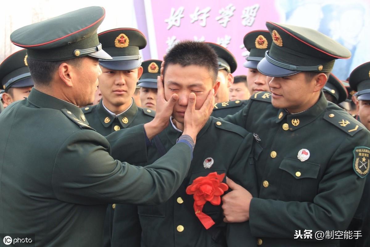 空軍義務(wù)兵在軍隊(duì)中的職責(zé)與角色，探尋空軍義務(wù)兵的主要任務(wù)，空軍義務(wù)兵職責(zé)與角色探究，主要任務(wù)解析