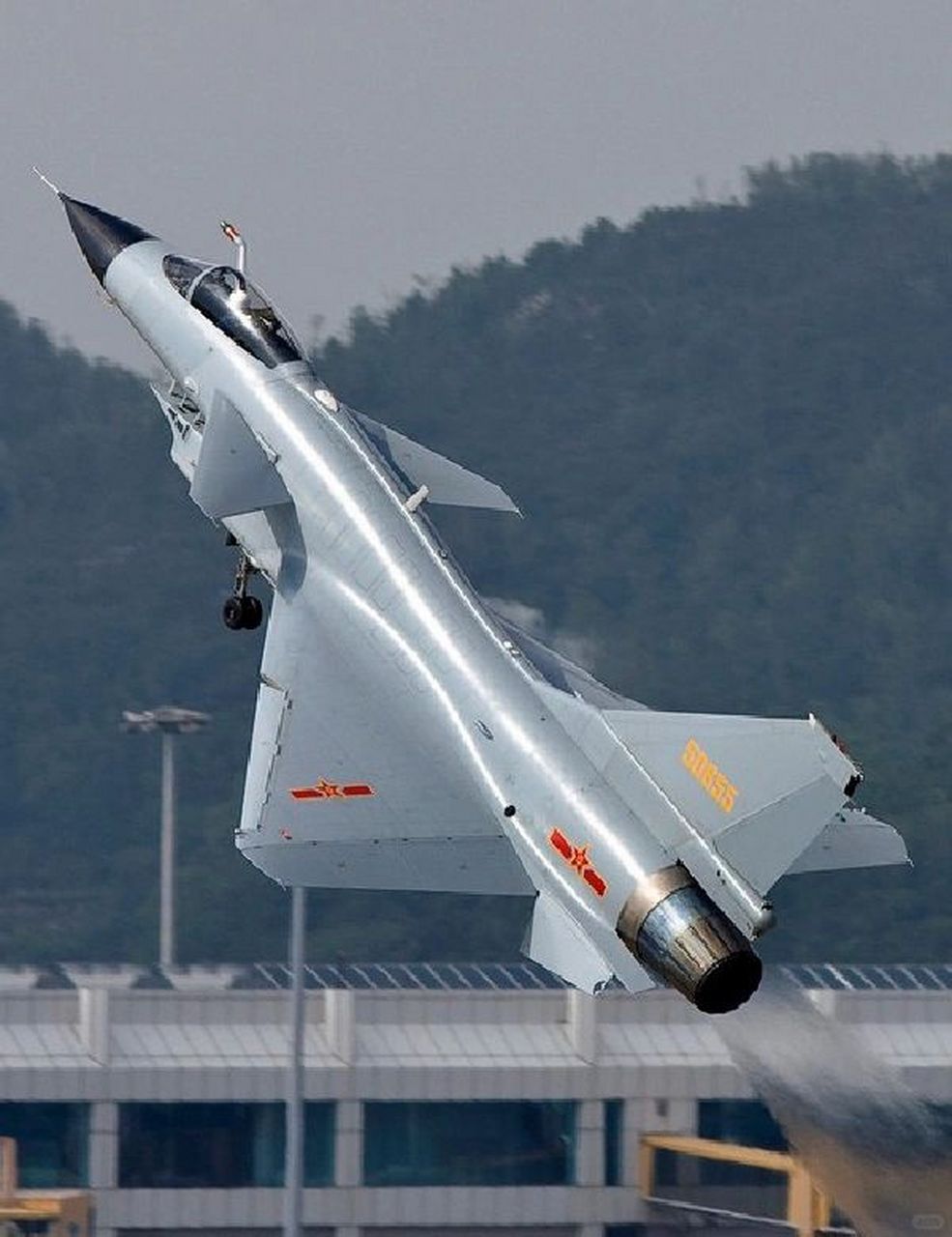 殲-10戰(zhàn)斗機是幾代機？全面解析中國空軍的主力戰(zhàn)機，中國空軍主力戰(zhàn)機殲-10戰(zhàn)斗機的全面解析，幾代機？