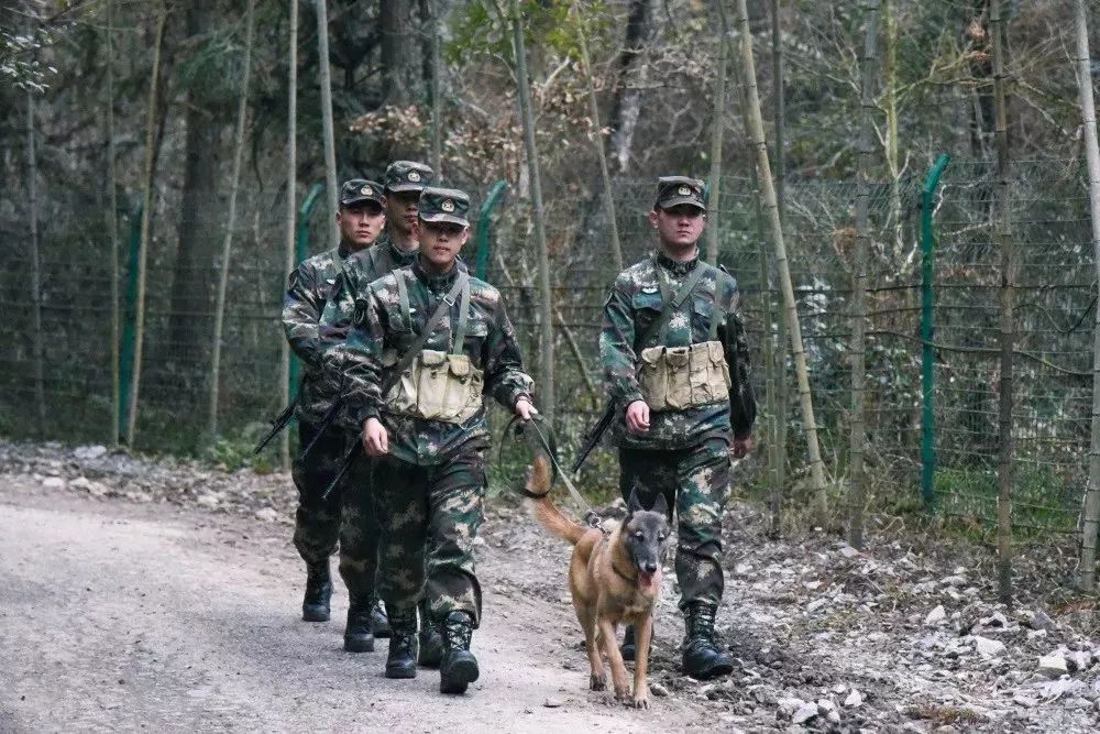 火箭軍是否都在大山之中？解析火箭軍的駐扎環(huán)境與任務(wù)特點(diǎn)，火箭軍的駐扎環(huán)境與任務(wù)特點(diǎn)解析，大山之中還是多元布局？