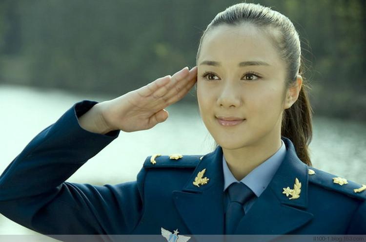 最美女兵軍禮，榮耀與責(zé)任并存，最美女兵軍禮，榮耀與責(zé)任的交響