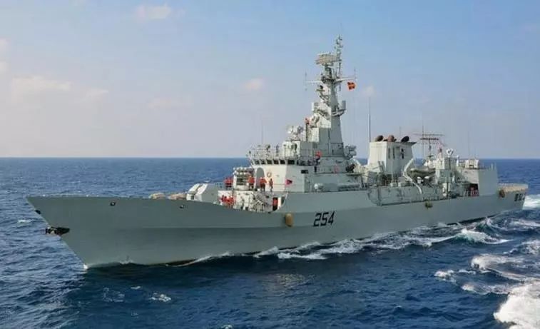 中國(guó)目前最先進(jìn)的軍艦，展現(xiàn)強(qiáng)大的國(guó)防實(shí)力，中國(guó)最尖端軍艦彰顯國(guó)防實(shí)力