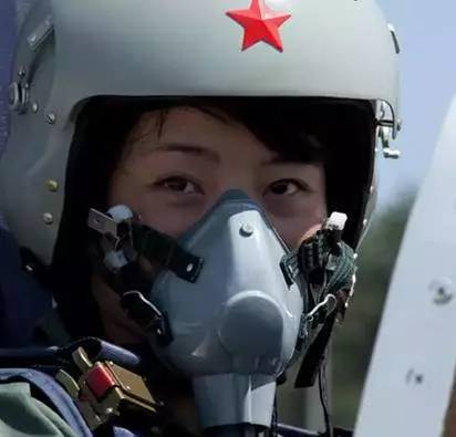 揭秘殲-10女飛行員犧牲真相，英雄背后的故事令人動(dòng)容，揭秘殲-10女飛行員犧牲真相，英雄背后的感人故事