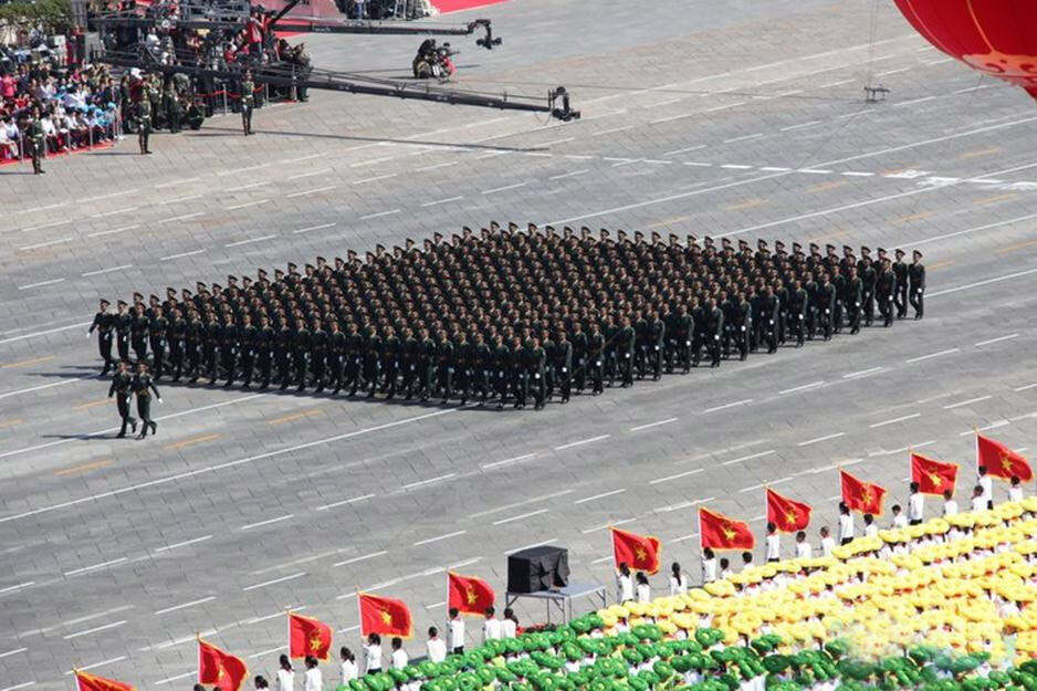 回顧歷史，紀(jì)念輝煌——2009年國(guó)慶閱兵盛典，回顧歷史，輝煌永銘——紀(jì)念2009年國(guó)慶閱兵盛典