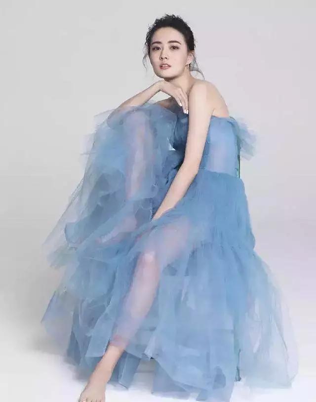 探究90后女明星的世界，璀璨星辰的她們都有哪些獨(dú)特魅力？，璀璨星辰下的90后女明星，獨(dú)特魅力大揭秘！