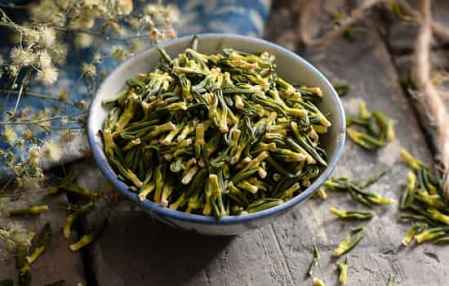 蓮子心泡水喝的功效與禁忌，蓮子心泡水喝的功效及禁忌解析