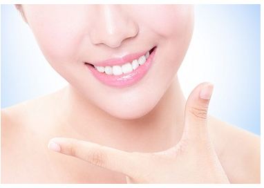 牙齒冷光美白需要多少錢？全面解析費用因素及注意事項，牙齒冷光美白費用全解析，價格、因素與注意事項