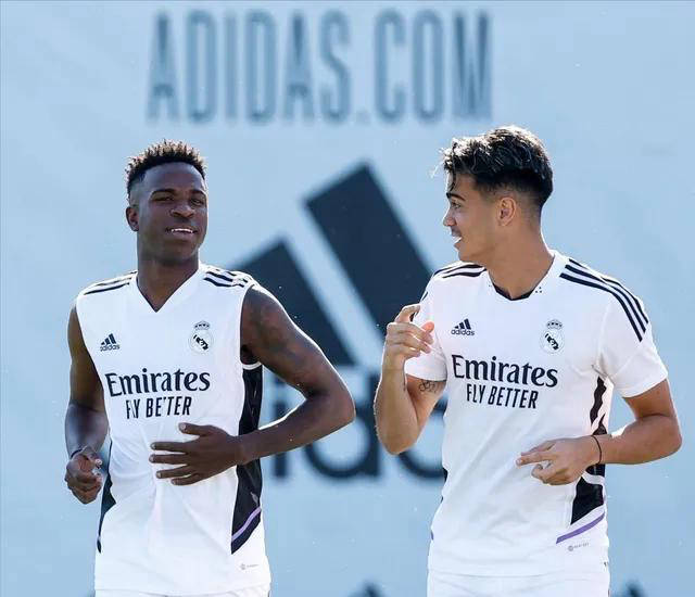 澳門正版免費(fèi)大全，探索未來的機(jī)遇與挑戰(zhàn)（2025展望），澳門正版免費(fèi)大全，未來機(jī)遇與挑戰(zhàn)展望（2025年展望）