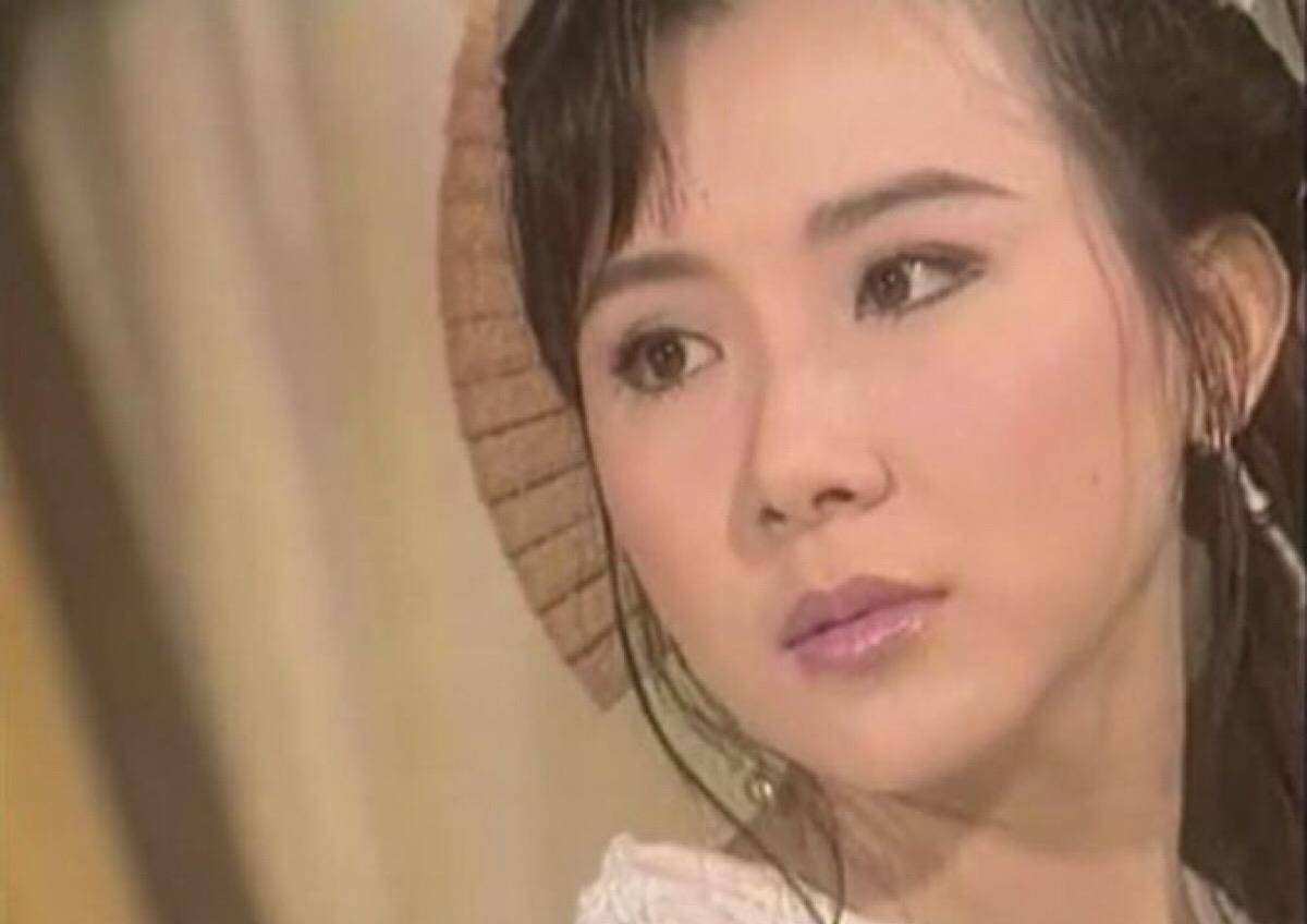 整容毀掉的女星都有誰(shuí)，深度探討與反思，深度探討與反思，整容遺憾，哪些女星因整容失去光彩？