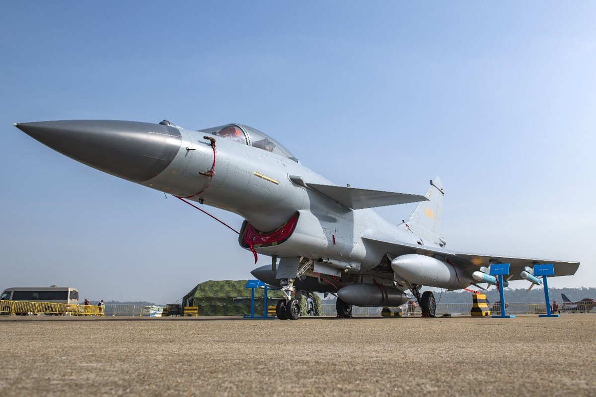 殲-10B戰(zhàn)斗機，空中力量的卓越代表，殲-10B戰(zhàn)斗機，空中力量的杰出代表