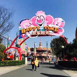 上海歡樂谷在哪個區(qū)，詳細(xì)指南與周邊探索，上海歡樂谷所在區(qū)域詳解，游玩指南與周邊探索