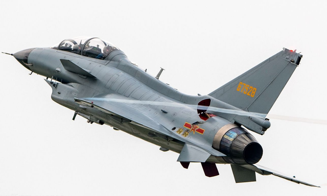 殲-10S，中國(guó)空軍的新銳利劍，中國(guó)空軍新銳利器，殲-10S利劍出擊